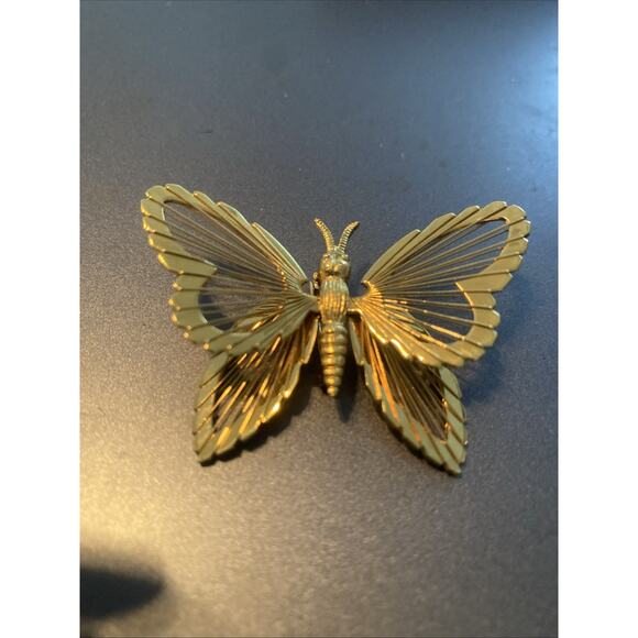 Monet Jewelry - Vintage Signed MONET Gold Tone Wire Work Butterfly Brooch Pin 3D